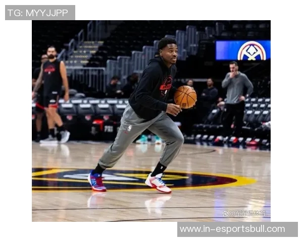 火箭全员积极备战快船训练照曝光KD专注状态引人关注 火箭全员积极备战快船训练照曝光KD专注状态引人关注