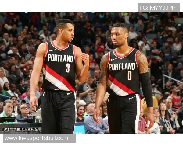 昔日双枪重聚波特兰麦科勒姆赛后与利拉德深情拥抱致敬