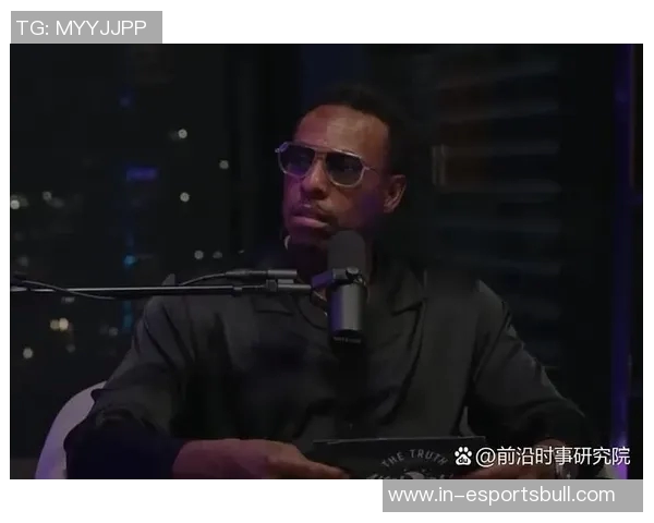 女主持与皮尔斯默契合作皮尔斯直言不愿与他人共做播客